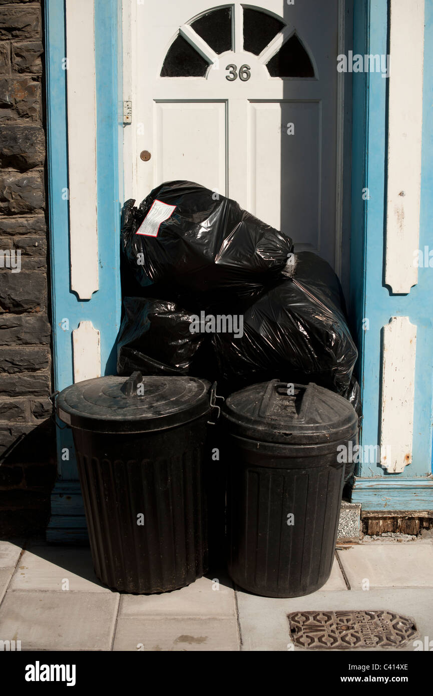 Black bin bags hires stock photography and images Alamy