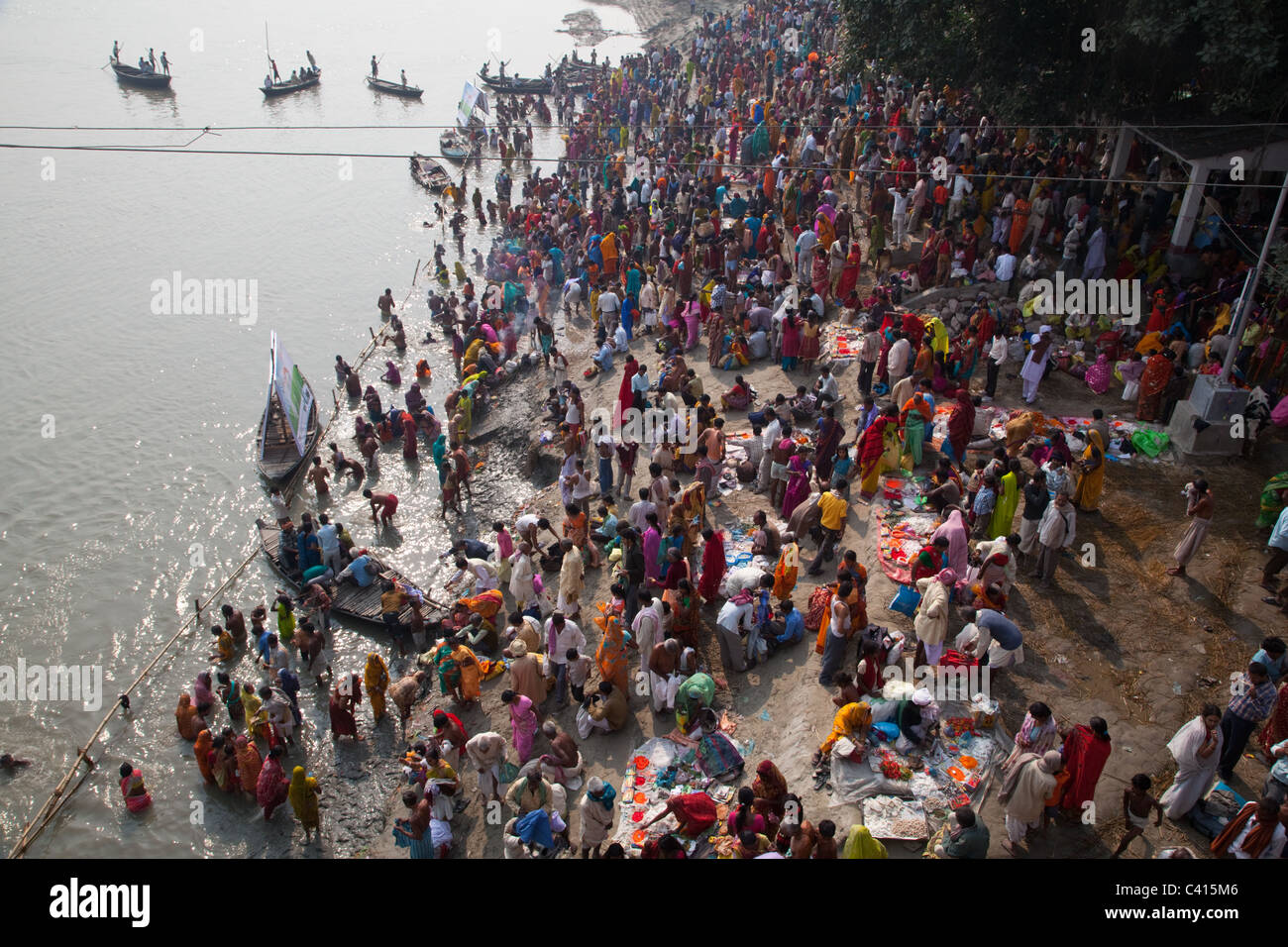Crowds on Gandak river in Sonepur performing the holy dip, Sonepur Mela in Sonepur near Patna in Bihar state, India. Stock Photo