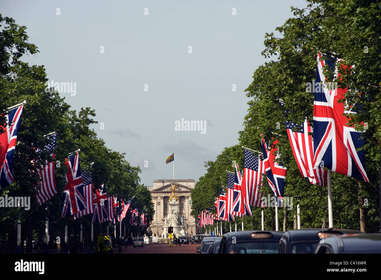 Stars and Stripes and Union Jack flags line the Mall looking towards Buckingham Palace Stock Photo