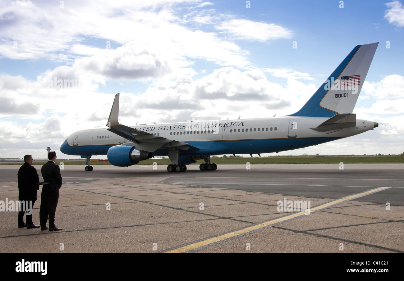 US Presidents Boeing 757 Airforce One prepares for take off at London's Stansted Airport after his state visit to the UK Stock Photo