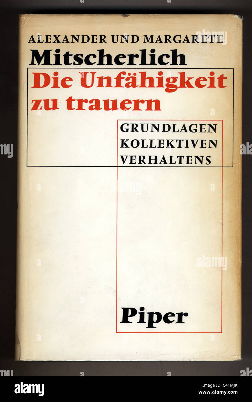 book, Alexander & Margarete Mitscherlich: 'Die Unfaehigkeit zu trauern' (The inability to grieve), Piper publishing house, Munich, 1967, first edition, Additional-Rights-Clearences-Not Available Stock Photo