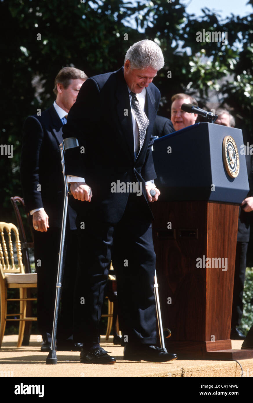 President bill clinton on crutches hires stock photography and images Alamy