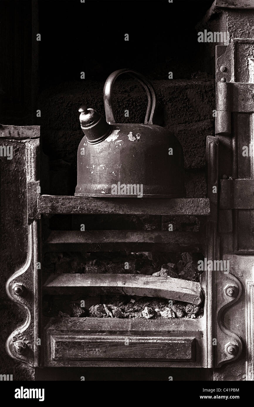 Cast iron fireplace hires stock photography and images Alamy