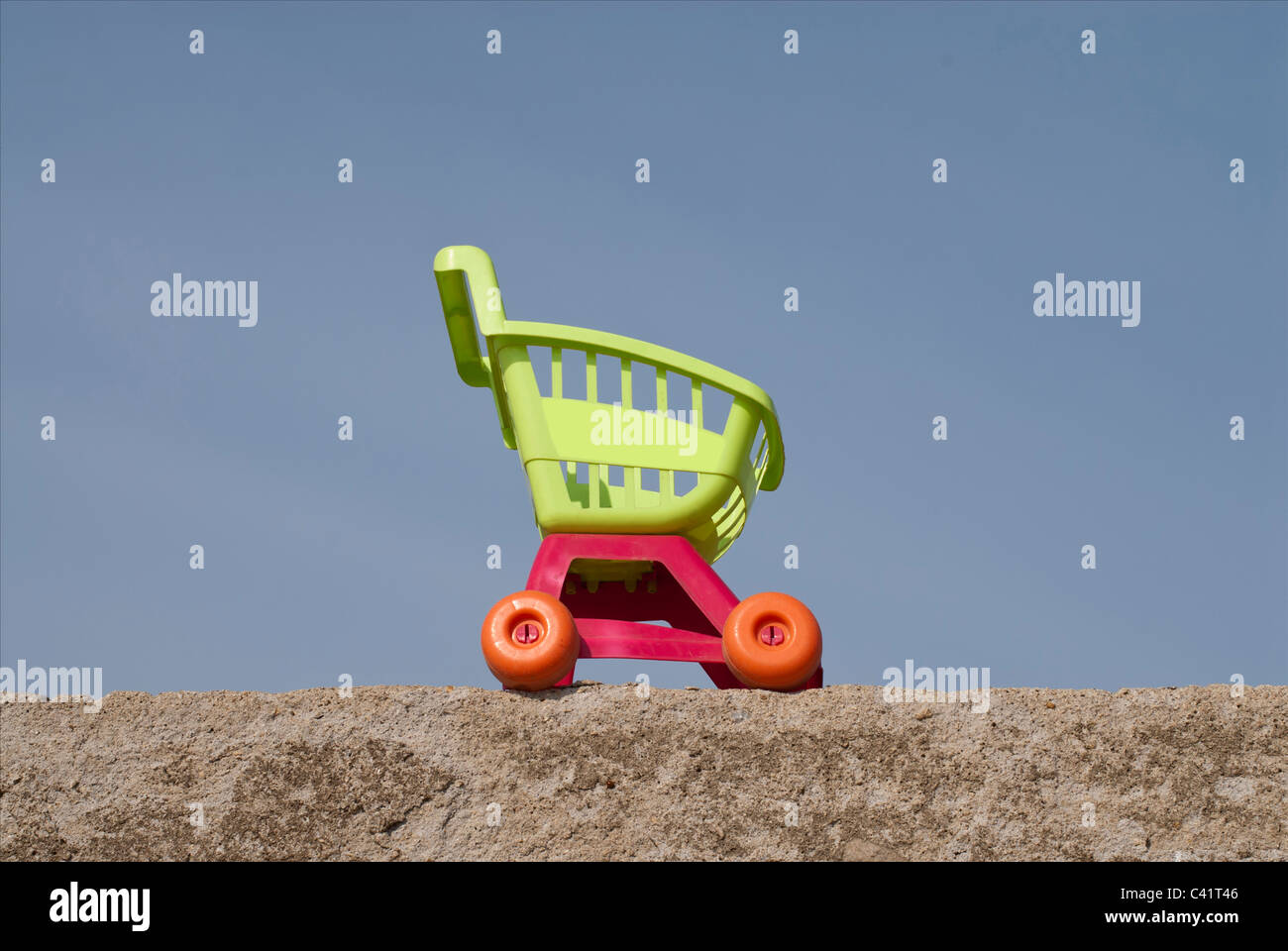 Shopping cart buggy hires stock photography and images Alamy
