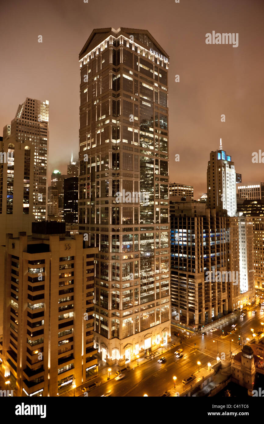 A building at 77 West Wacker Drive in Chicago, Illinois, USA Stock Photo -  Alamy