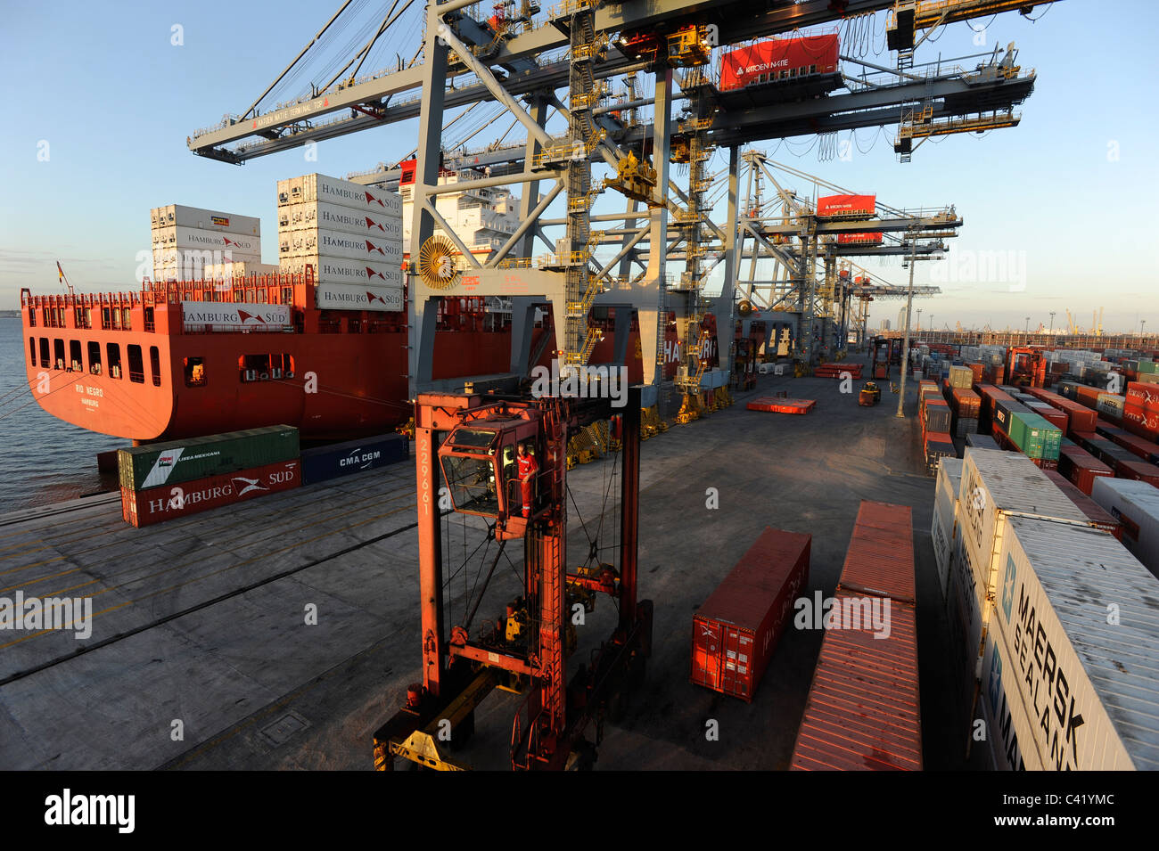 URUGUAY Montevideo , Container harbour Katoen Natie Terminal TCP and container vessel of german shipping company Hamburg Sued Stock Photo