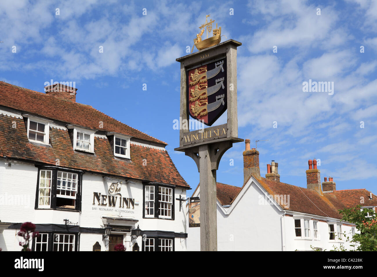 Winchelsea, East Sussex, England, UK, GB. The town sign and the New Inn. Stock Photo