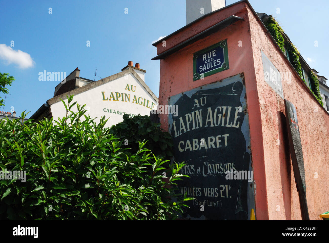 The Lapin Agile cabaret in Montmartre, Paris Stock Photo