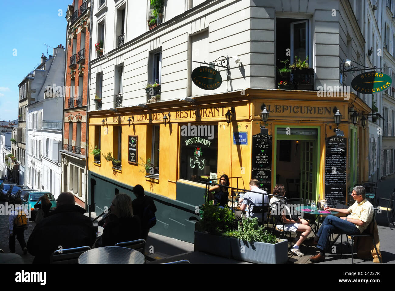 People eating outside a bistro restaurant in Montmartre, Paris Stock