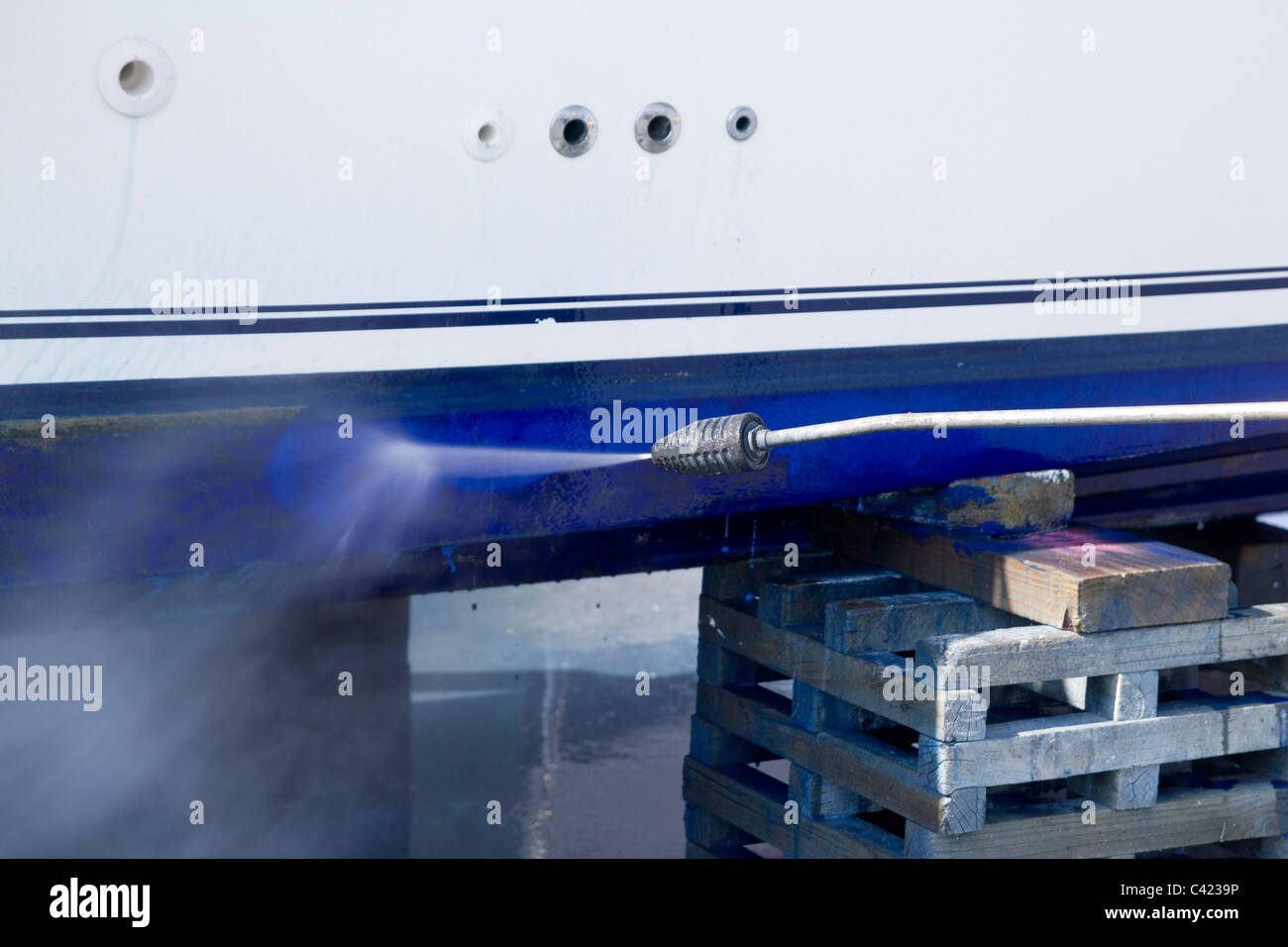 Boat hull cleaning water pressure washer barnacles antifouling and