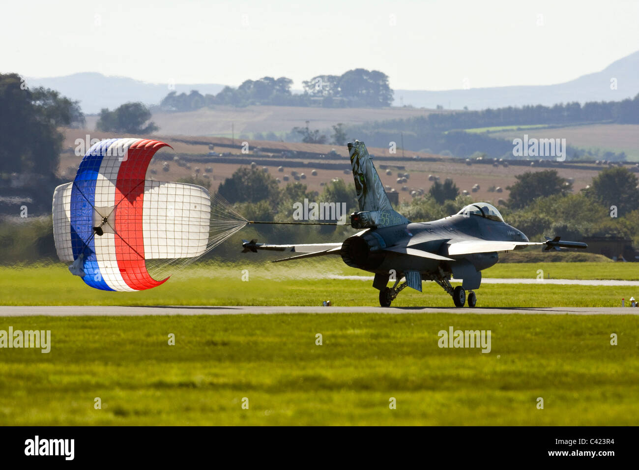 rnlaf-f-16-jet-with-chute-deployed-at-ra