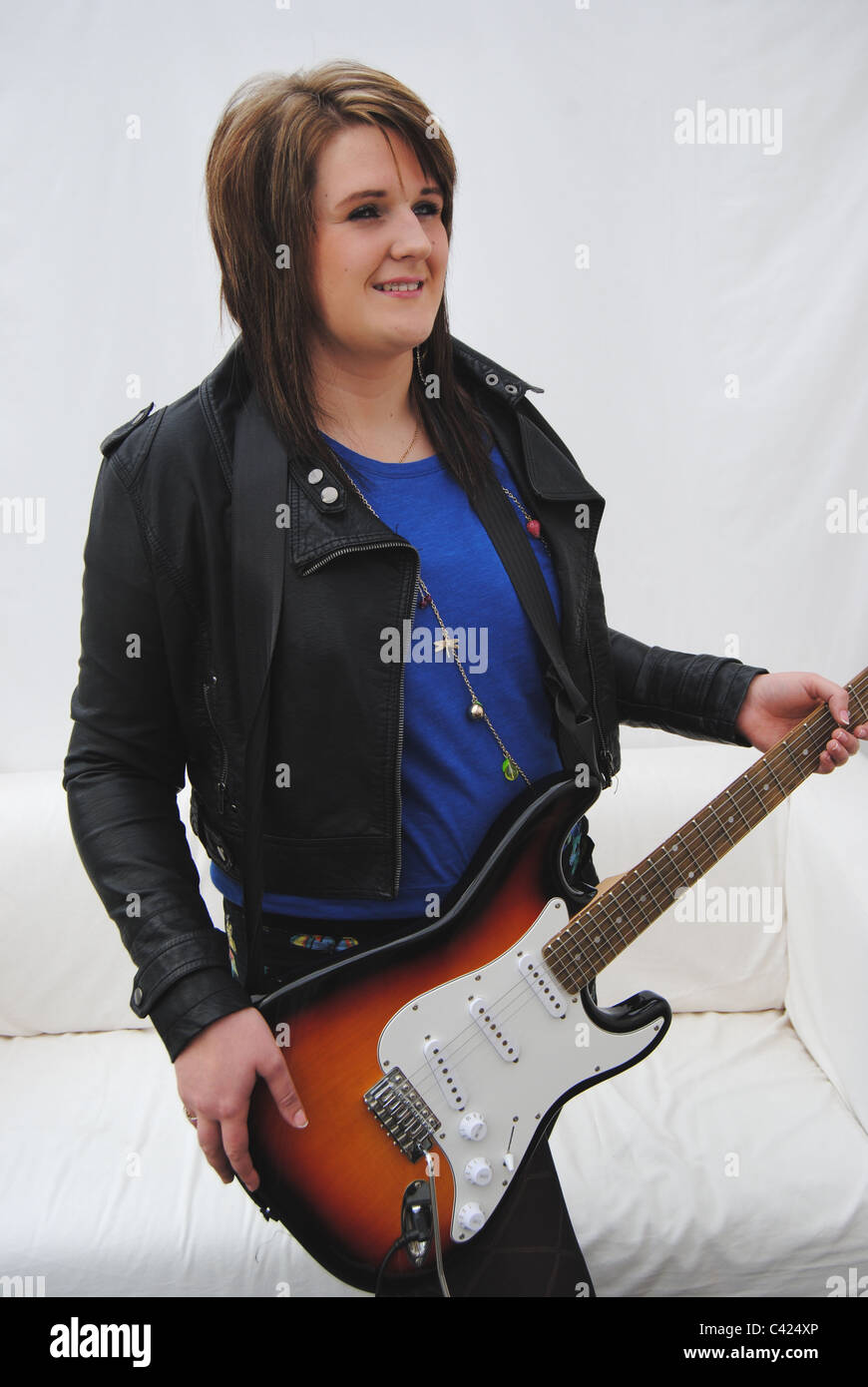 Girl playing an electric guitar Stock Photo - Alamy
