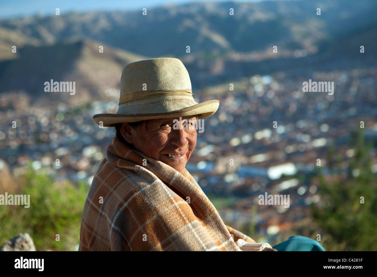 Peru, Cusco, Cuzco, Indian woman at viewpoint Cristo Blanco. UNESCO World Heritage Site. Stock Photo