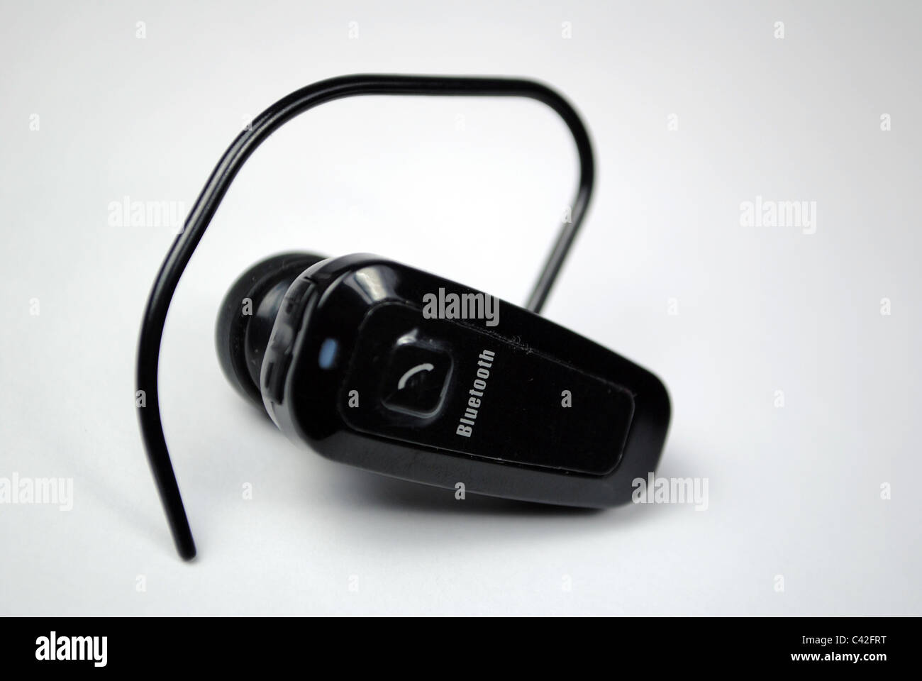 bluetooth device earphone ear phone cut out wireless connectivity