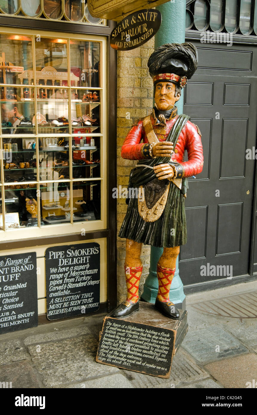 covent garden tobacco Covent garden tobacco shop in london hi-res stock photography and images