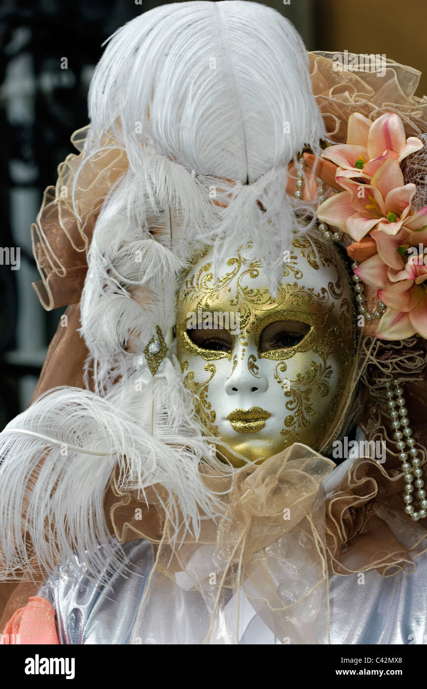 Venetian Carnival Mask - A portrait of one of the most beautiful masks ...