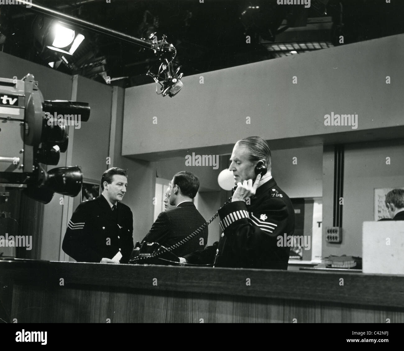 DIXON OF DOCK GREEN BBC TV series (1955-76) with Jack Warner at right as PC George Dixon Stock Photo
