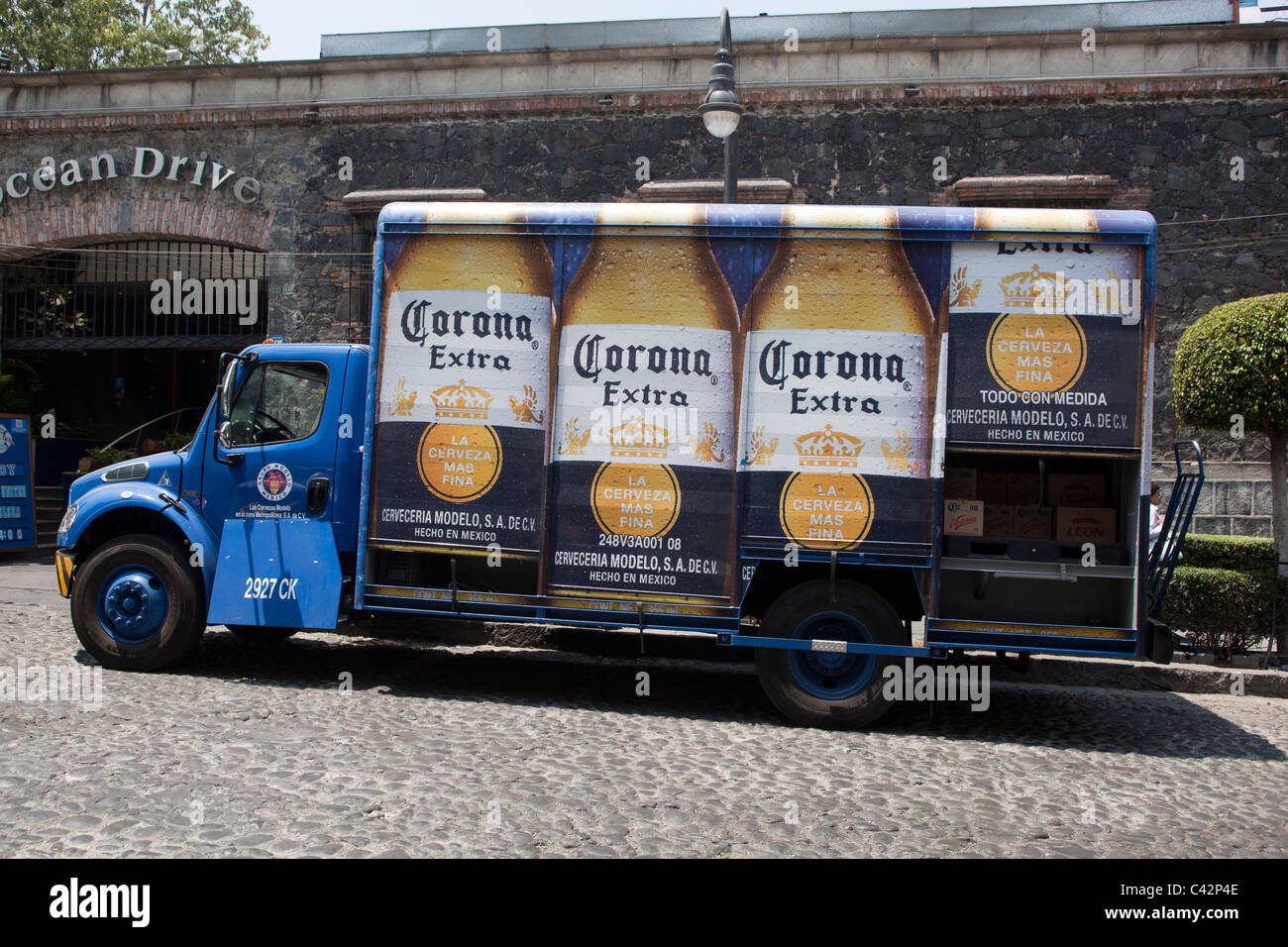 Beer delivery truck hires stock photography and images Alamy