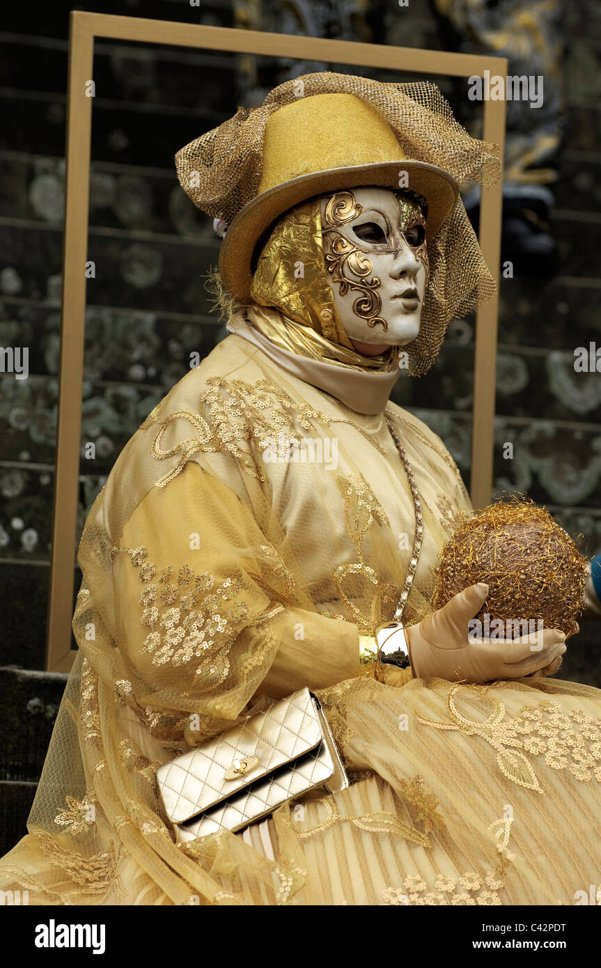 Venetian Carnival Mask - A portrait of one of the most beautiful masks ...
