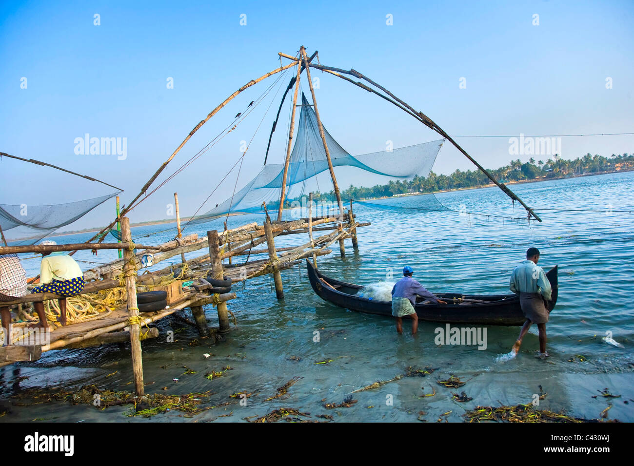 Traditional fishing boat of kerala hi-res stock photography and images -  Page 10 - Alamy