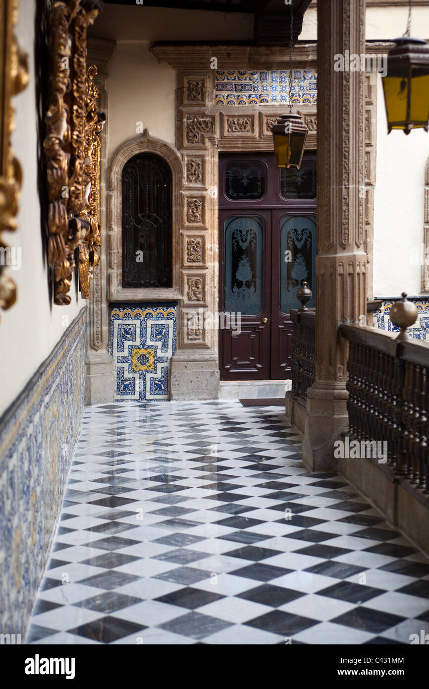 The Casa de los Azulejos or "House of Tiles" Mexico City Stock Photo