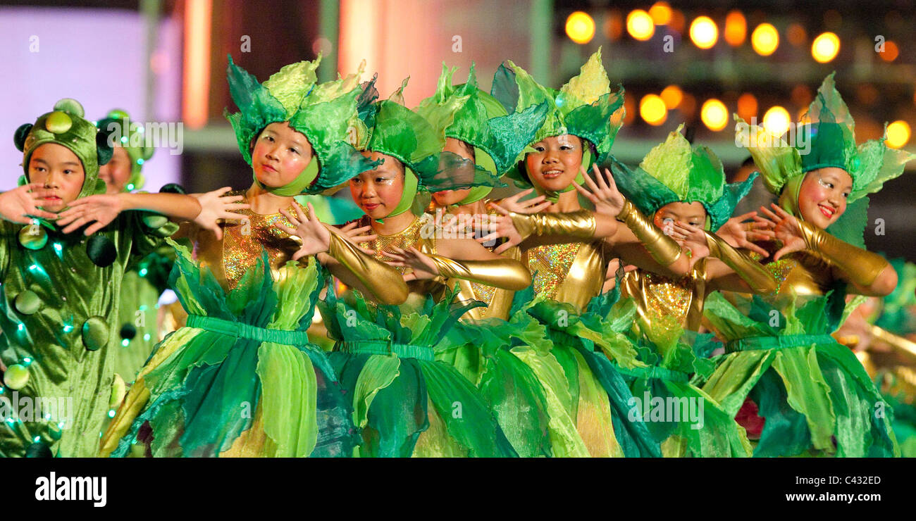 Performers of the segment "Bud". The segment depicts a season of hope ...
