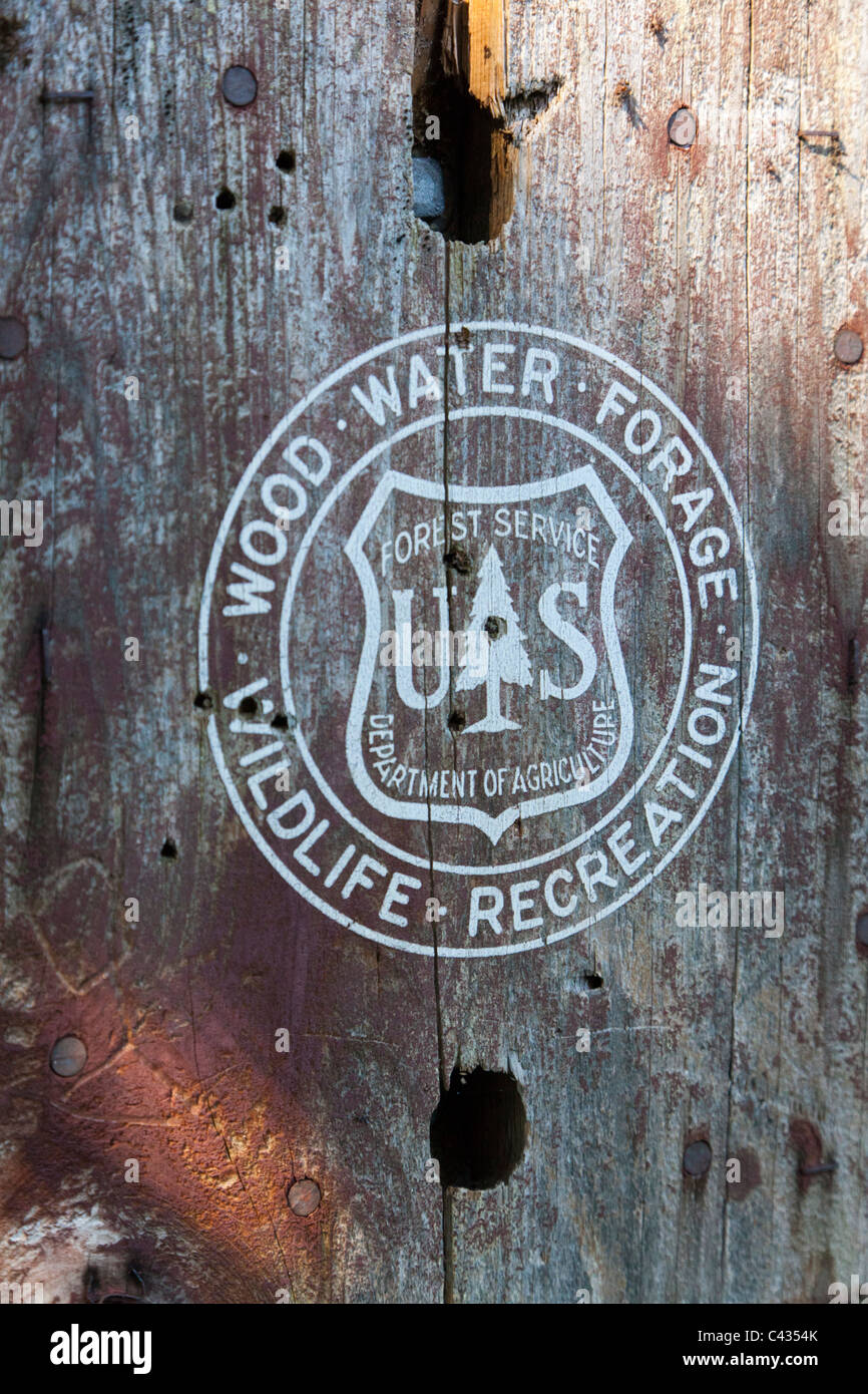 Us forest service sign hi-res stock photography and images