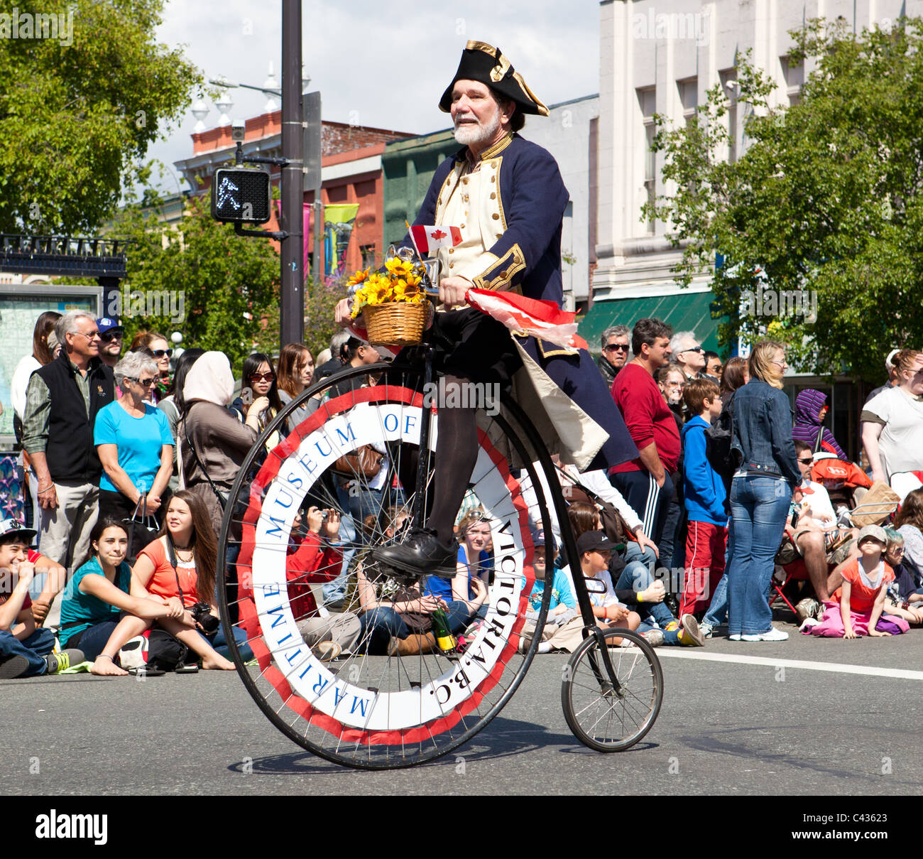 Riding a penny farthing hires stock photography and images Alamy