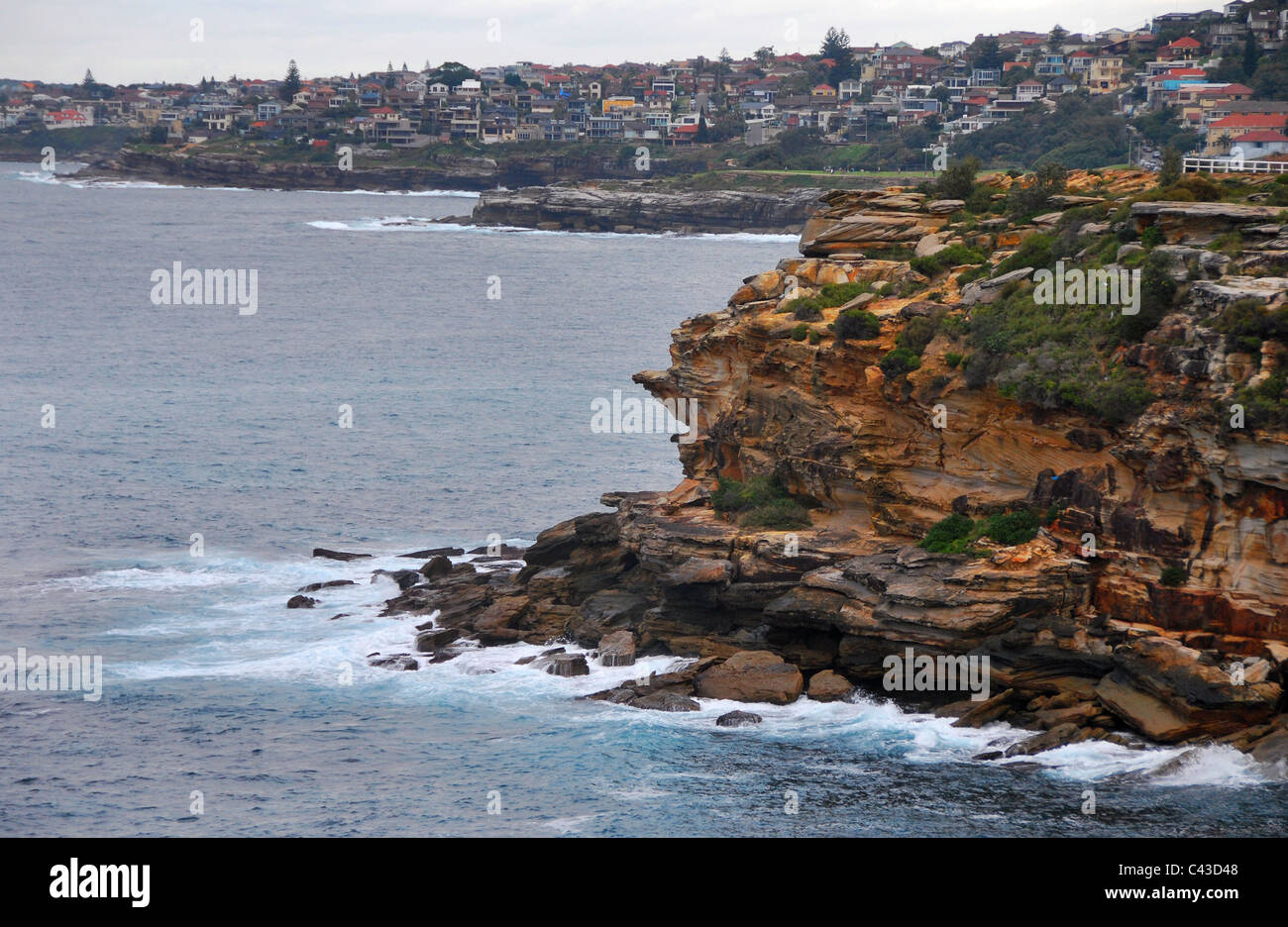 Coastal walk, Bronte, in Sydney's Eastern suburbs, Australia. Waverly Cemetery at top right. Stock Photo