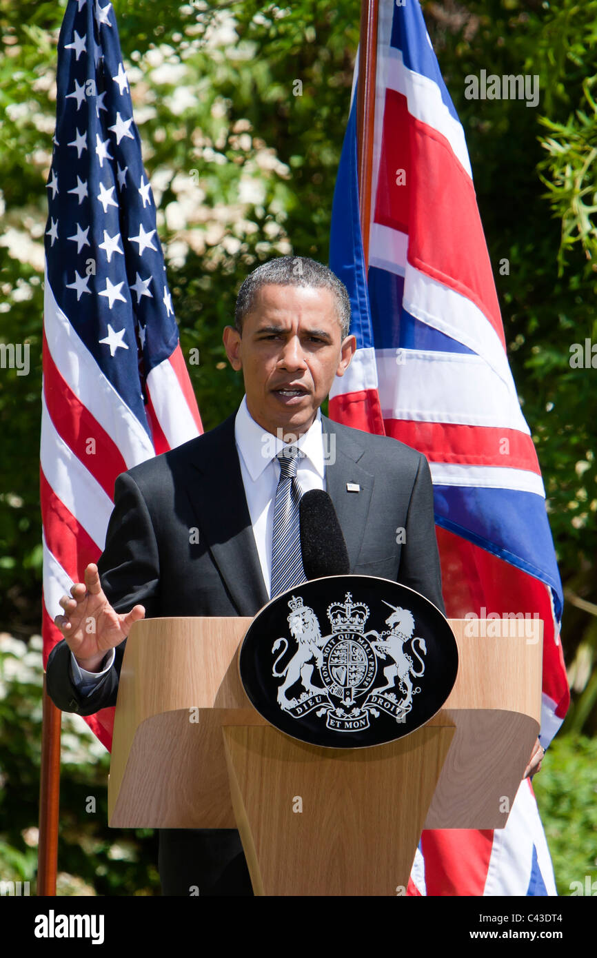 President Barack  Obama addressing the media in London Stock Photo