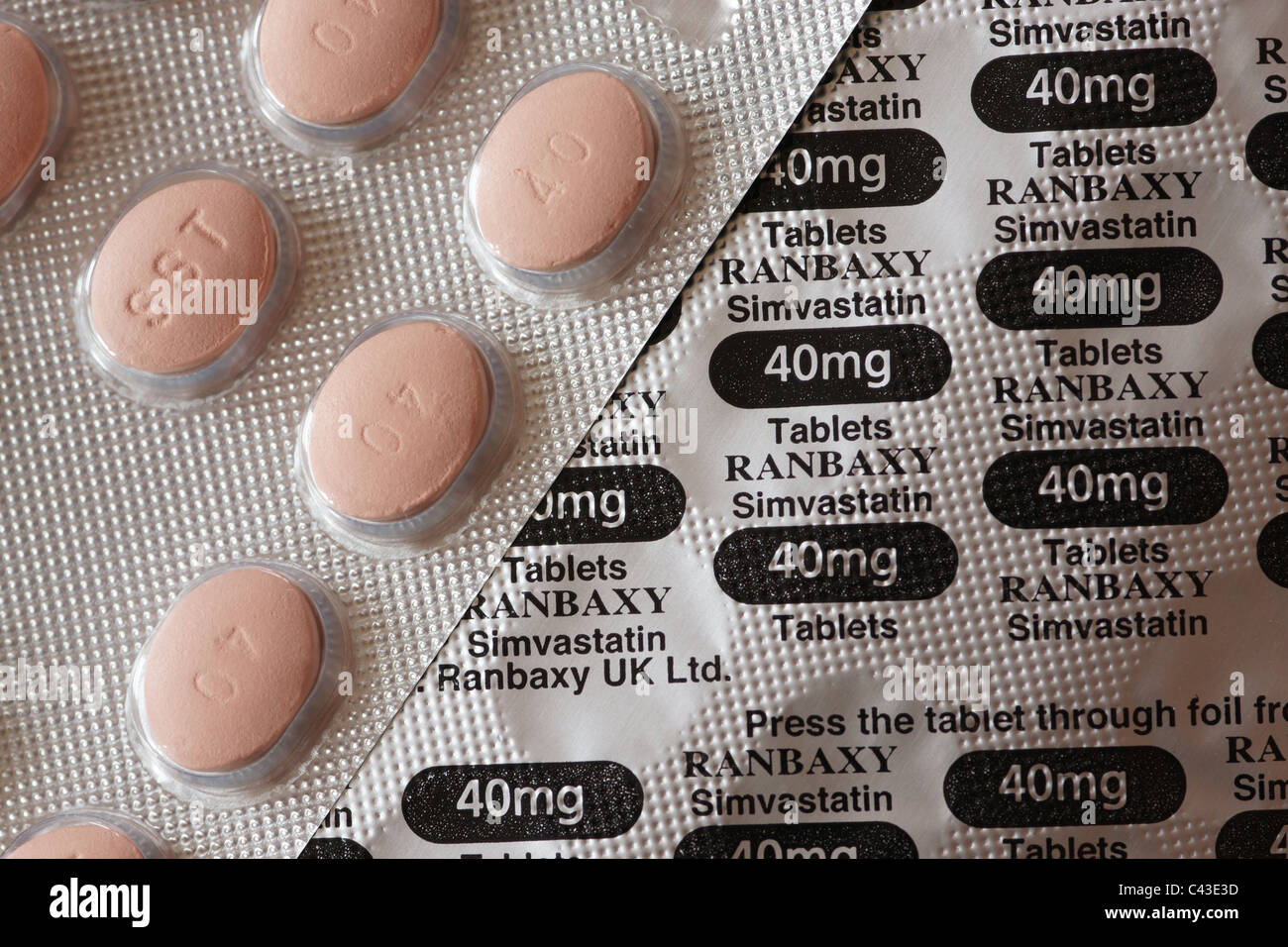 Simvastatin tablets hi-res stock photography and images - Alamy