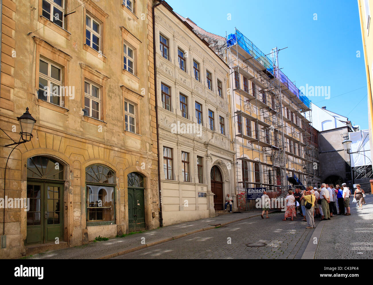 visitor group watching facade in old town city of görlitz (zgorzelec ...