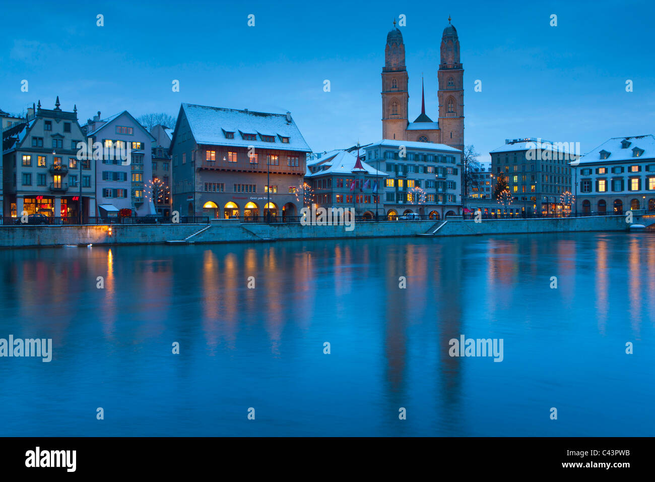 Zurich, Switzerland, canton Zurich, town, city, Old Town, river, flow, Limmat, riverside, houses, homes, church, Grossmünster, d Stock Photo