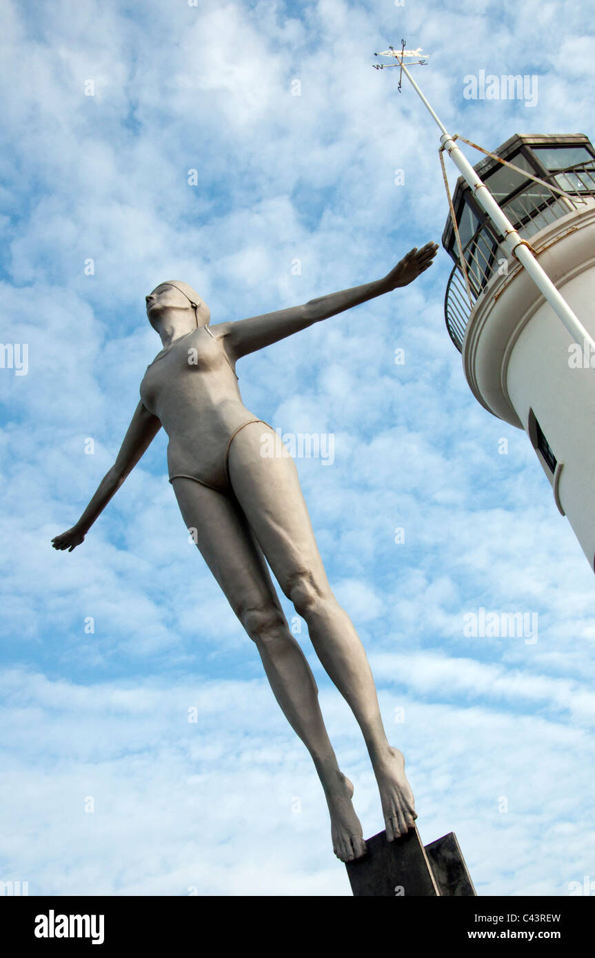 The Diving Belle sculpture by blacksmith artist Craig Knowles in front  of Scarborough lighthouse. Stock Photo