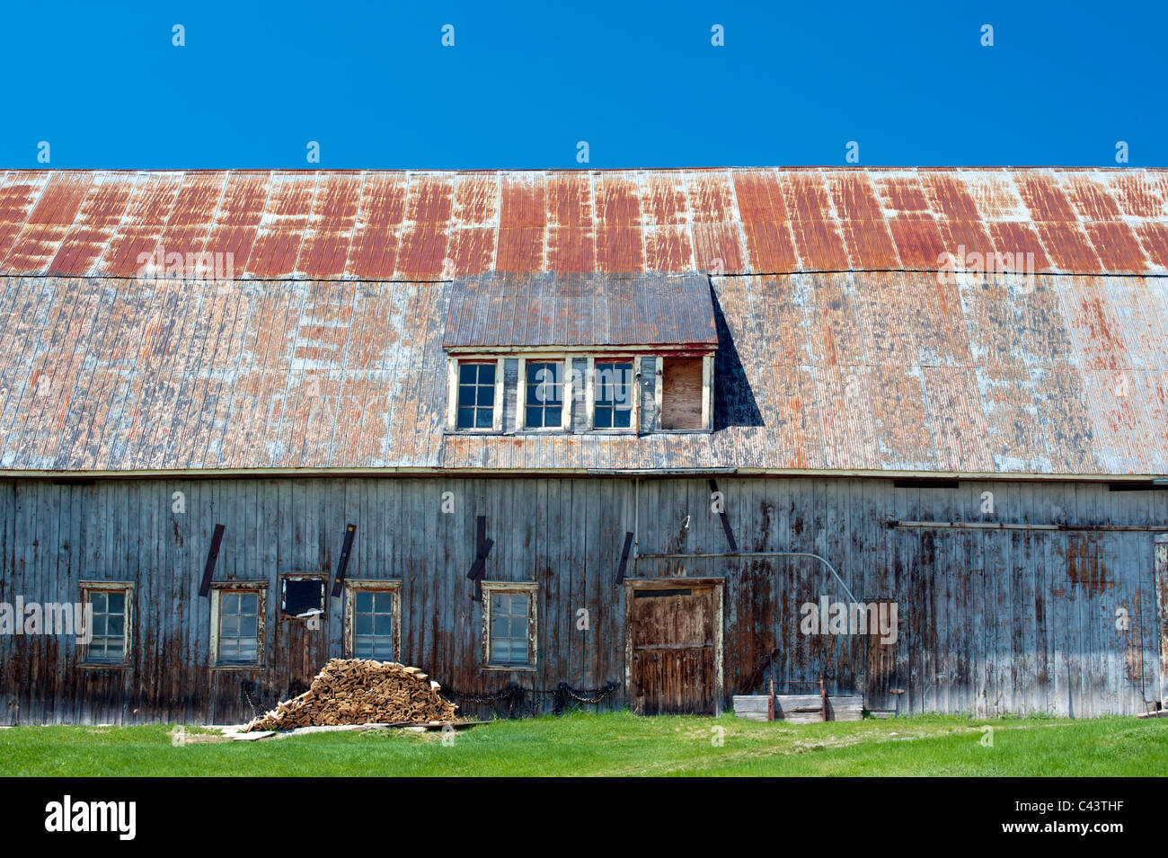 Old Barn Corrugated Roof In Stock Photos Old Barn Corrugated