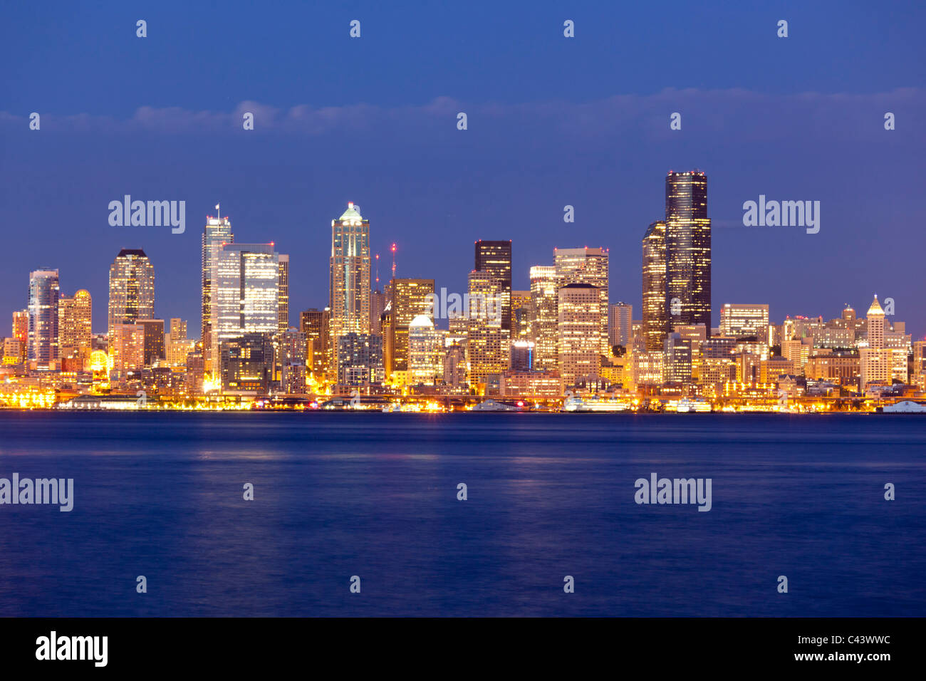 Seattle skyline from alki beach hi-res stock photography and images - Alamy