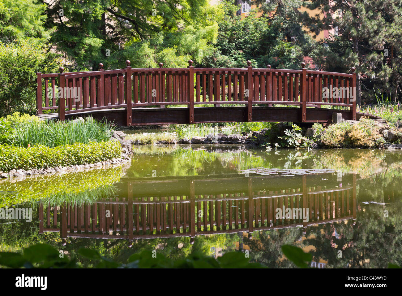 Bridge lake water hi-res stock photography and images - Alamy