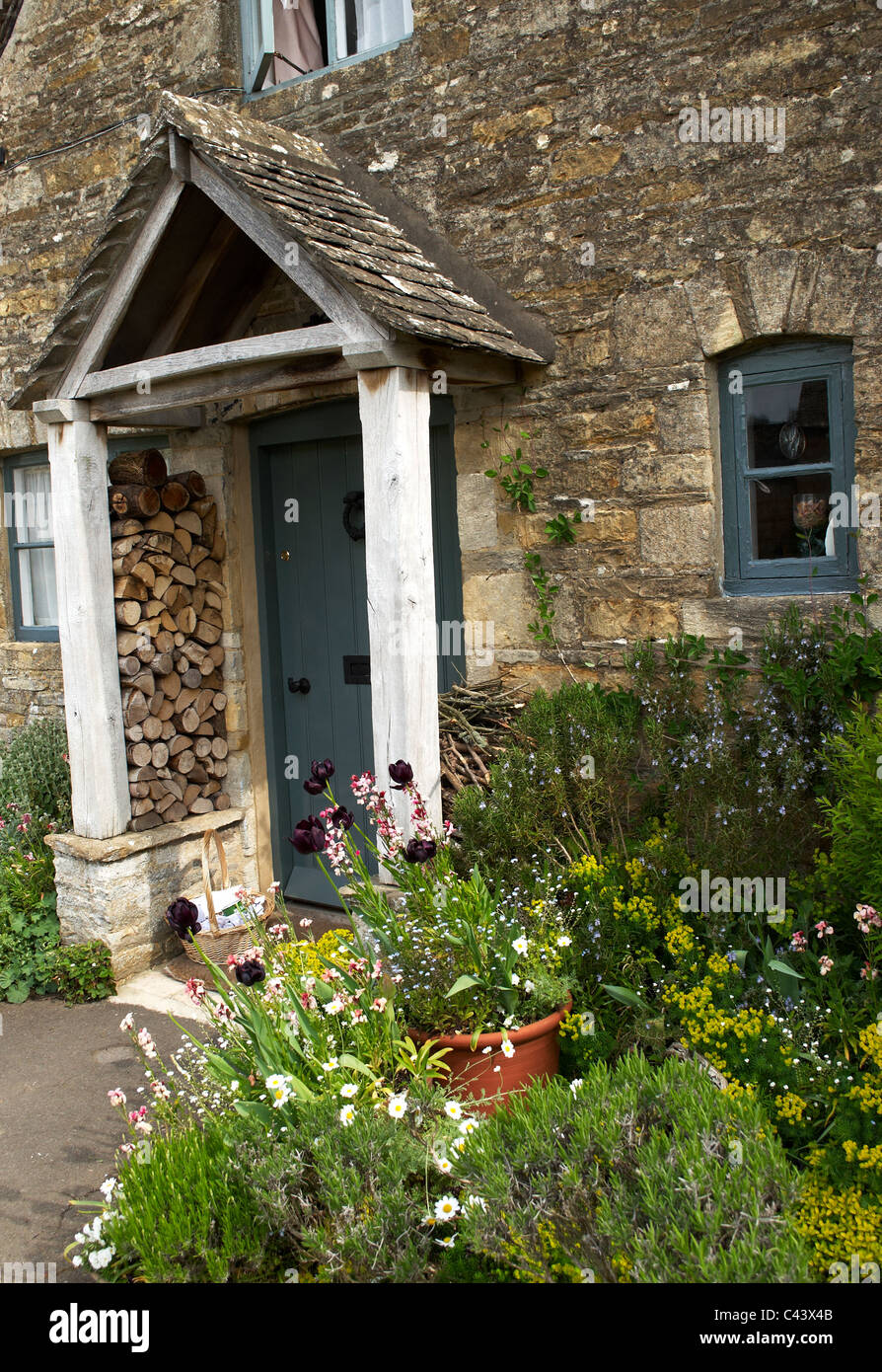 Traditional Costwold cottage doorway Stock Photo