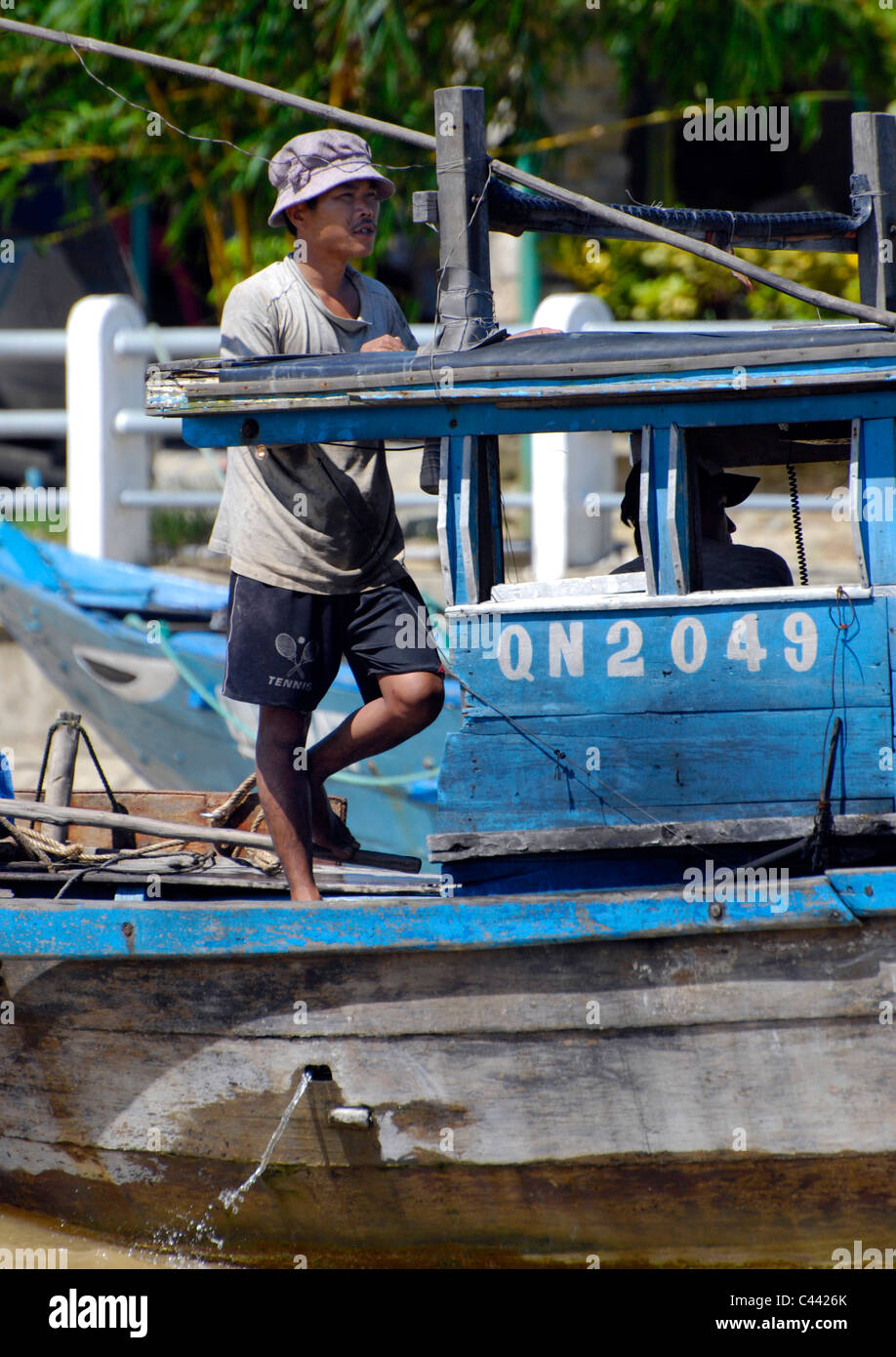 Vietnam Mekong Delta boat people working Stock Photo - Alamy