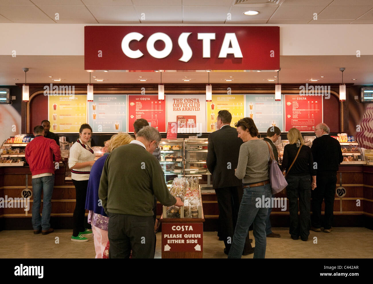 Queuing people at Costa Coffee cafe, Clacket Lane motorway services, M25, Surrey, UK Stock Photo
