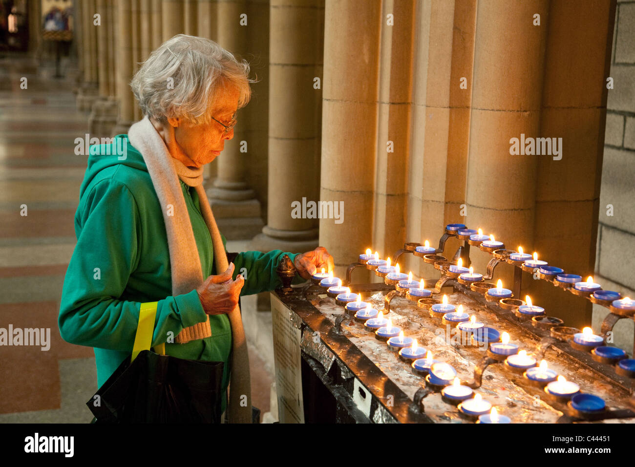 Cathedral candles uk hires stock photography and images Alamy