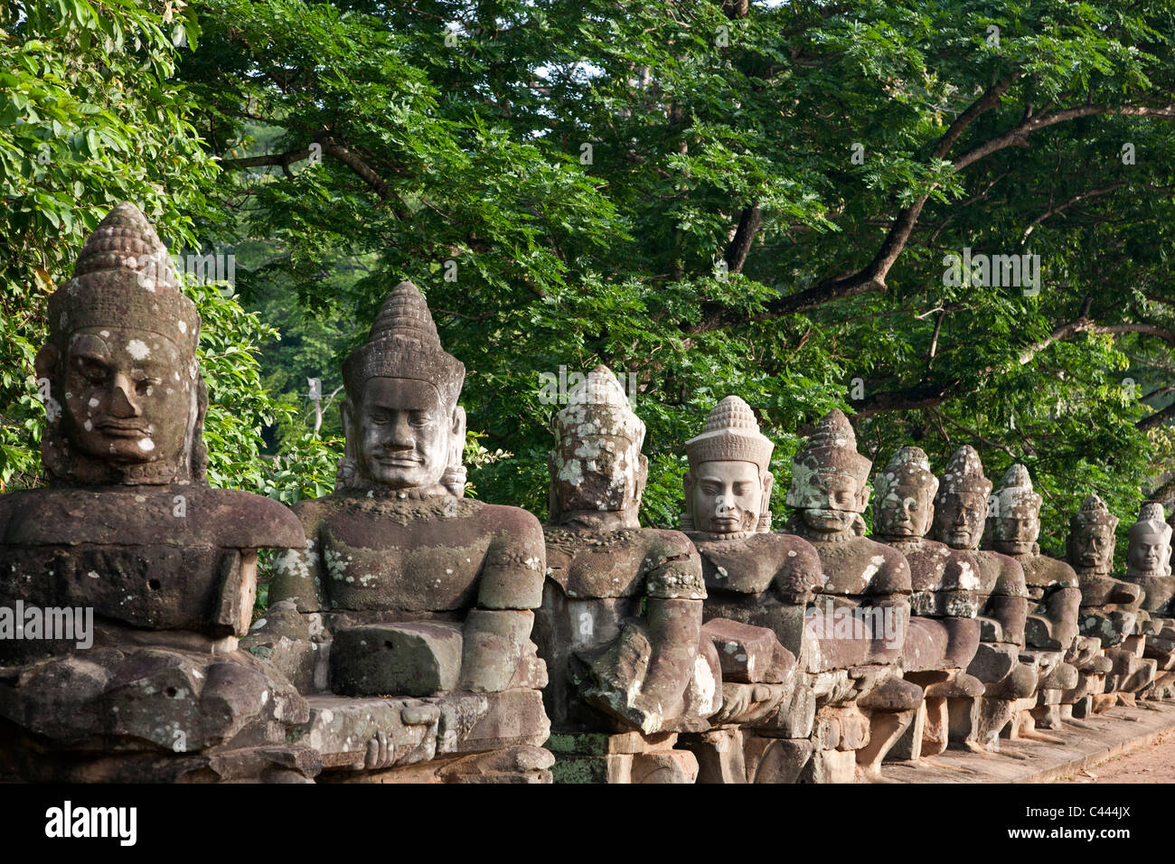 Statue statues face faces cambodia hires stock photography and images Alamy
