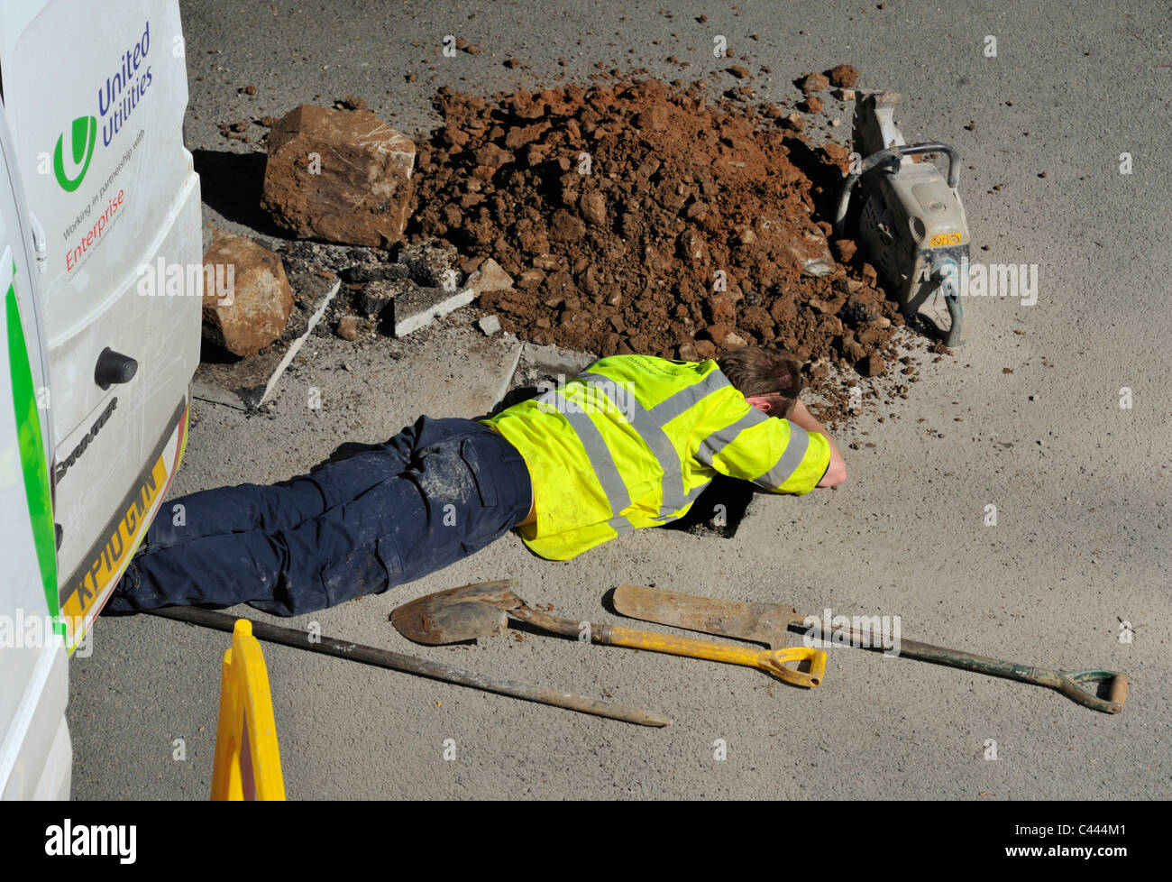 United Utilities operative investigating domestic water leak Stock ...