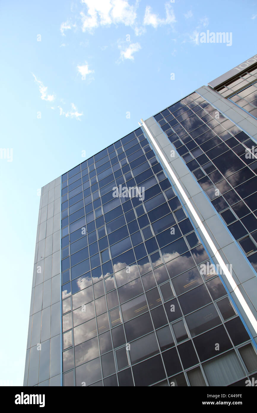 Skyscraper building hi-res stock photography and images - Alamy