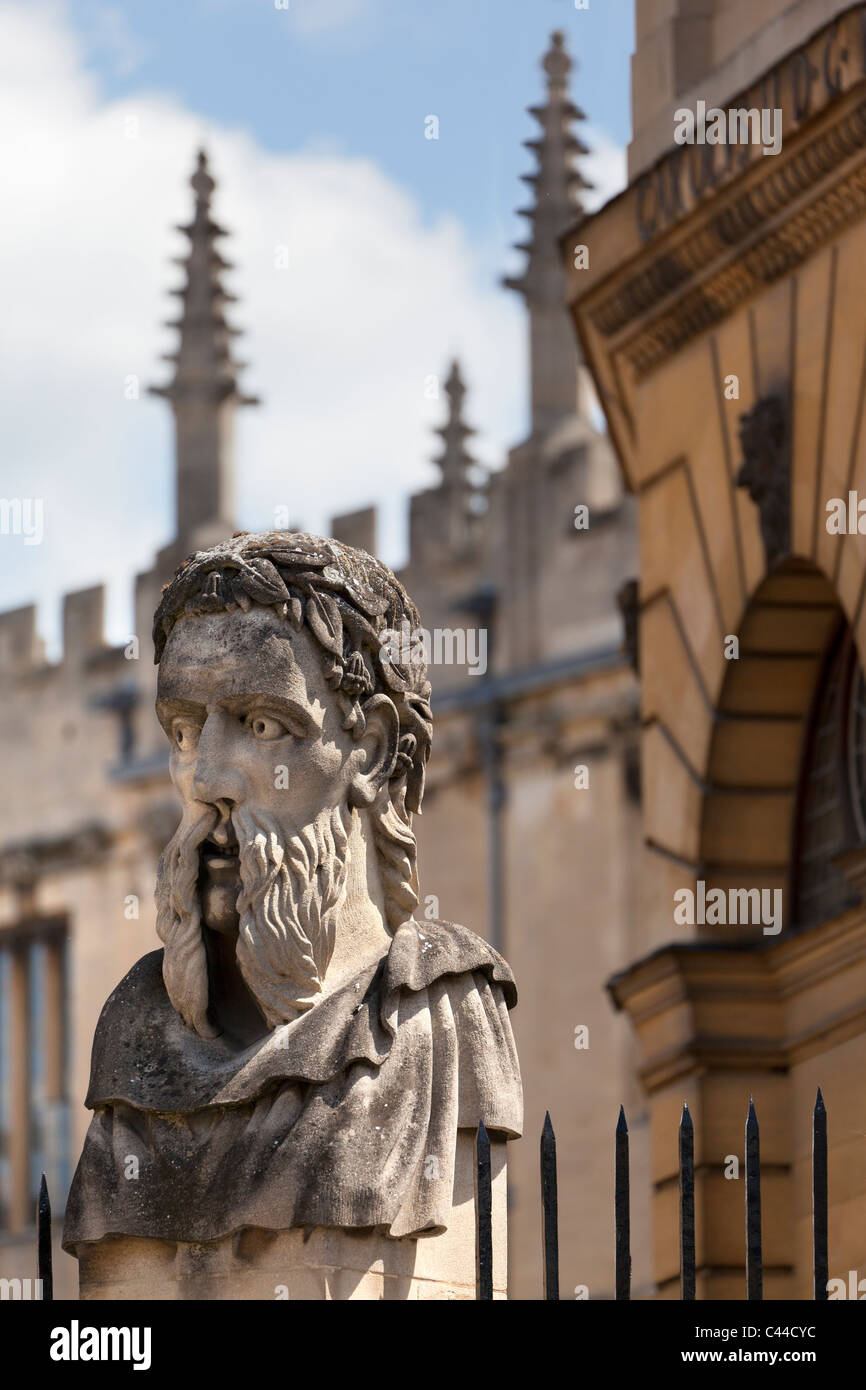 Termains 7 - busts of classical philosophers outside the Sheldonian, Oxford Stock Photo