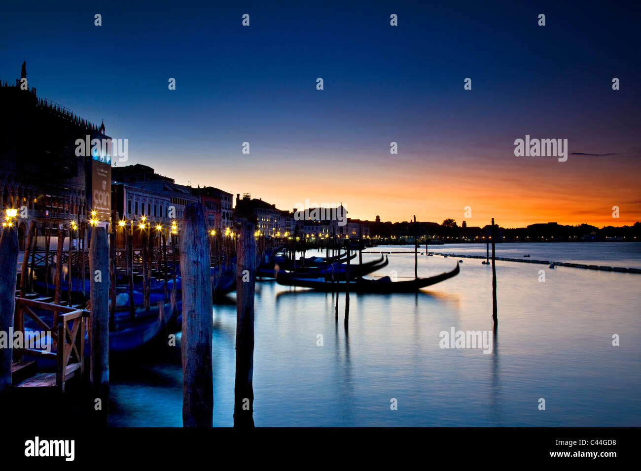 Venice gondola canal morning hi-res stock photography and images - Alamy