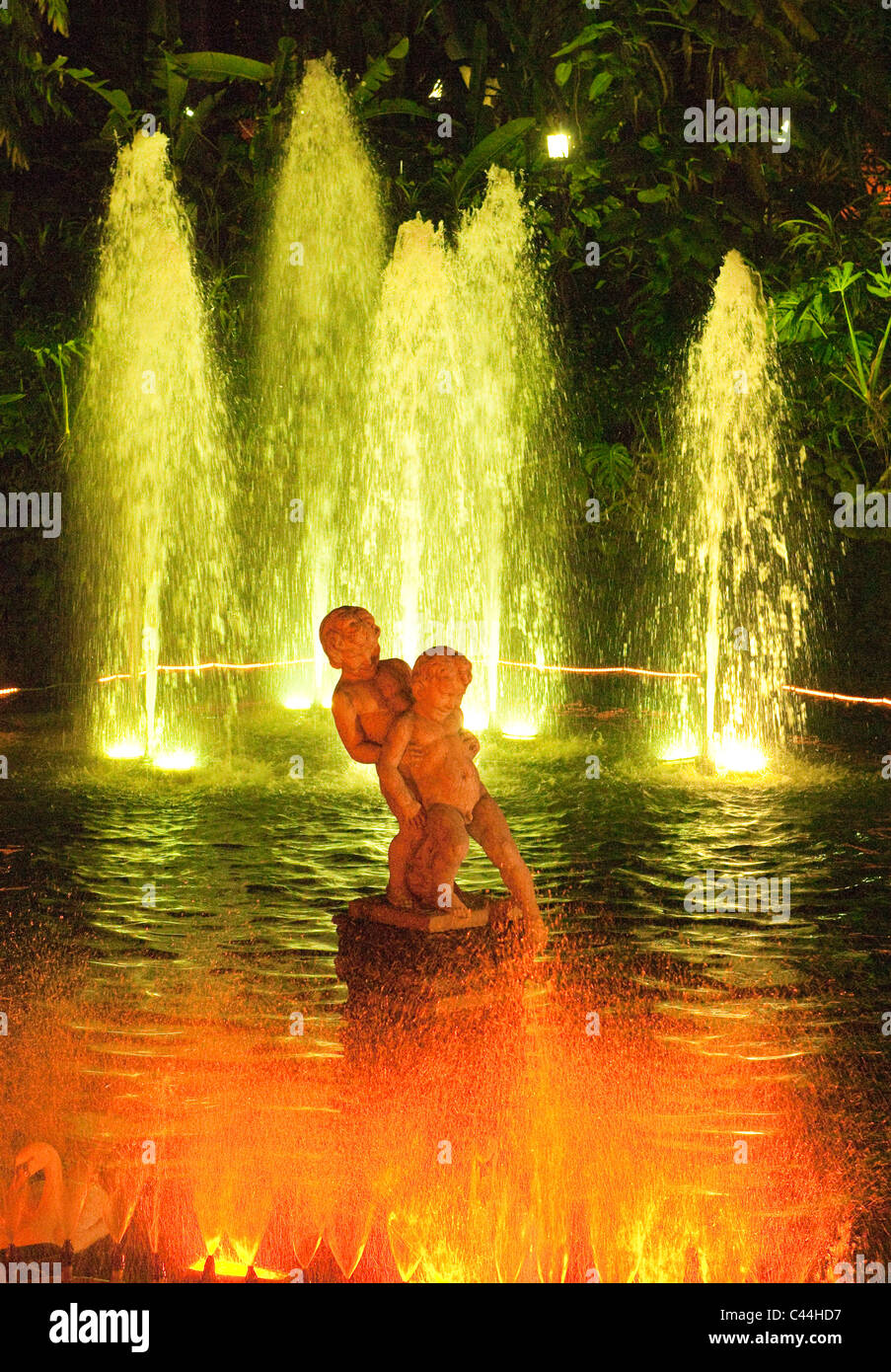 Cherubs fountain hi-res stock photography and images - Alamy