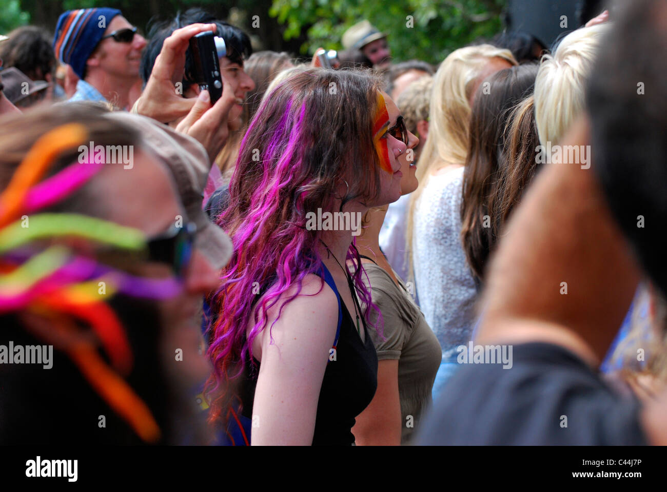 Clapping crowds hi-res stock photography and images - Alamy