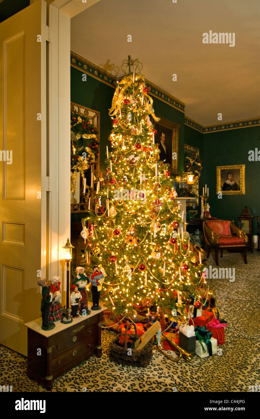 Victorian christmas tree hires stock photography and images Alamy