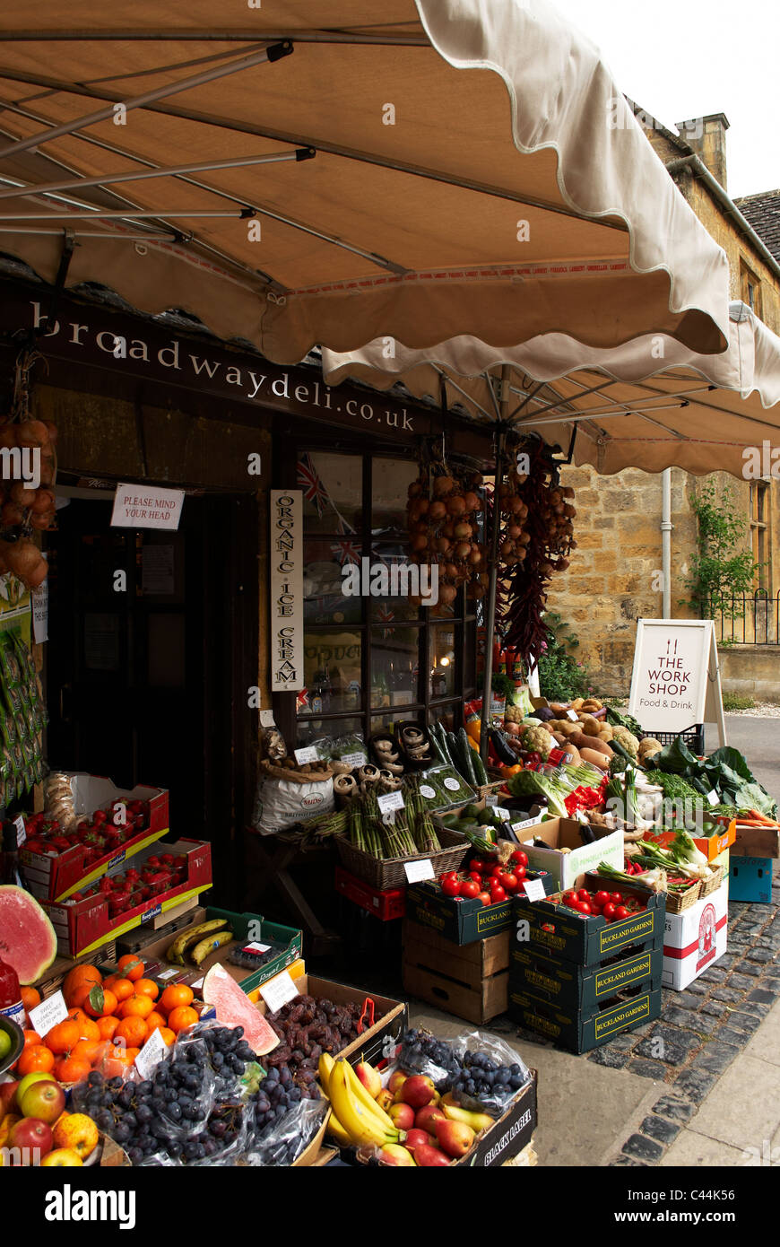 Traditional English greengrocer Stock Photo - Alamy